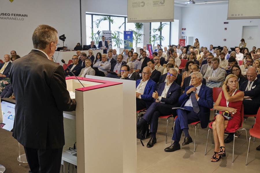 The audience learns the latest figures and hears the association's recommendations for future positioning: ‘Made in Italy’ as a mark of quality is a high priority. © 2025 ACIMIT