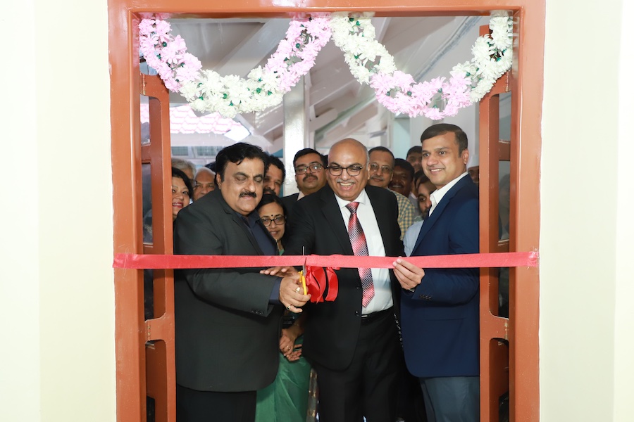 Ribbon cutting ceremony. From left to right: Mr Anjani Prasad, VP of South Asia, Archroma; Mr Sunil Chari, Managing Director, Rosary Ltd; Mr Sachin Kore, Director, VJTI. © 2025  (Photo: Archroma)