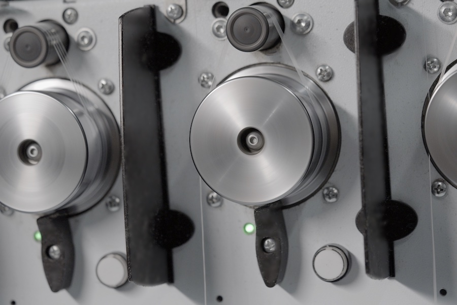 Smart Godets – the new technology of single-converter-controlled godets optimizes the operating point of each godet, thereby significantly improving energy consumption.  © 2025 BARMAG