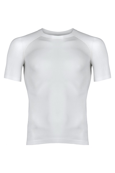 Image 2: Seamless knit t-shirt made from organic PE by Falke © 2026 (Source: Falke)<br />
