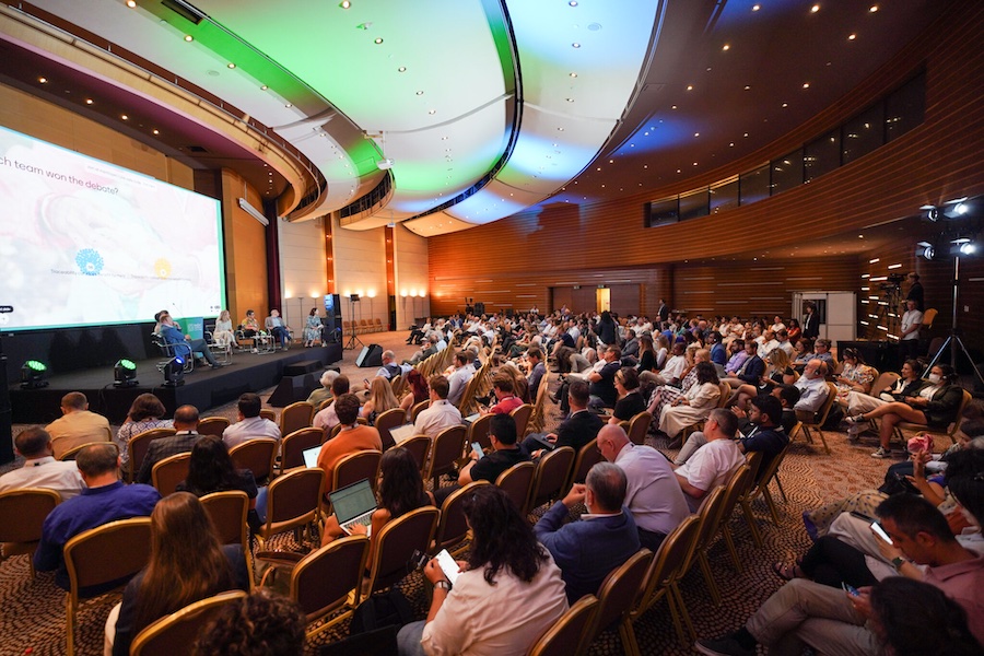 Photo credit: Better Cotton/Evronas. Location: ?zmir, Türkiye, 2025. Description: Better Cotton Conference 2025 participants attend a session on traceability.