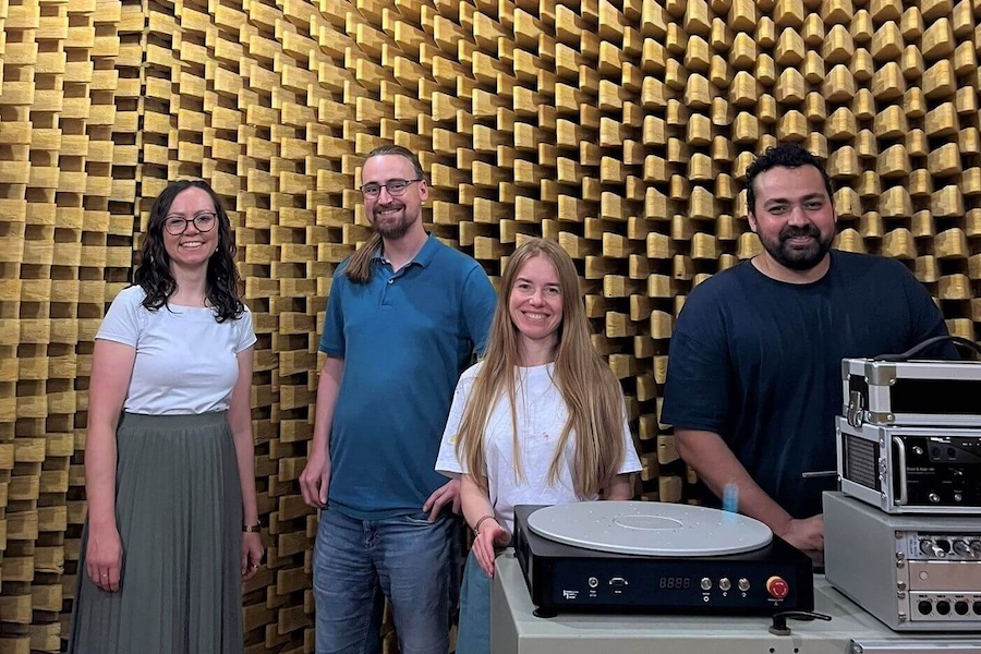 Acoustics team of the Technology Center E-Textiles & Acoustics in the acoustics lab at DITF. From left to right: Luisa Euler, Tobias Hecht, Elena Shabalina, Ahmed Mehrem. © 2025 Photo: DITF