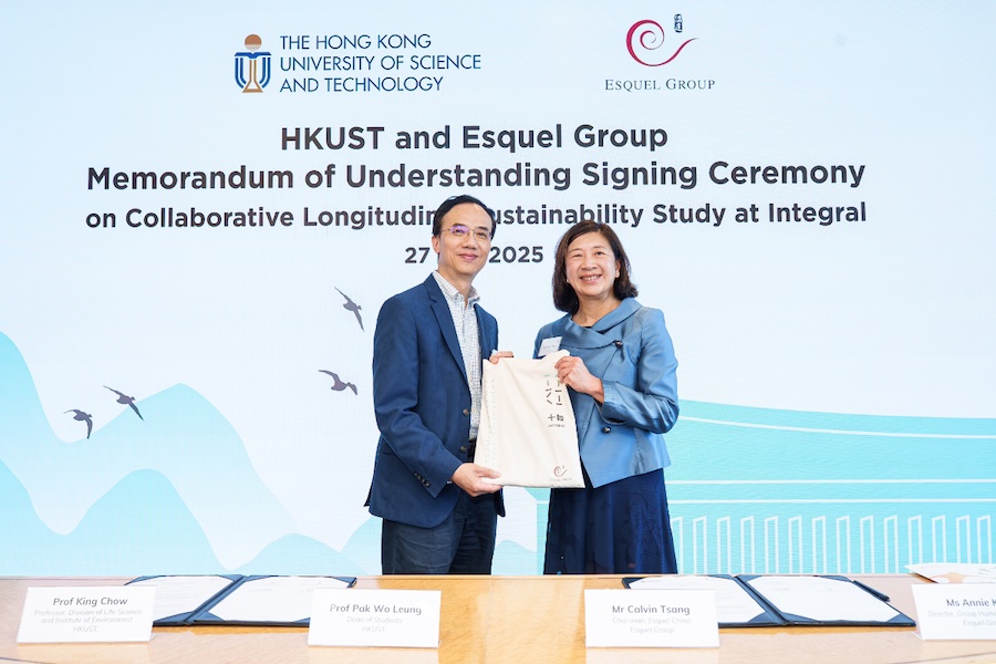 HKUST has partnered with Esquel Group to launch a five-year study program that allows HKUST students to conduct biannual field research at its Sustainable Development Garden Integral. At the Memorandum of Understanding Signing Ceremony, Ms. Teresa Yang (right), Vice-Chairman of Esquel Group, presented natural dye textile products crafted at Integral to HKUST’s Associate Vice-President for Teaching and Learning, Professor Jimmy Fung (left), symbolizing their commitment to sustainable development through long-term partnership. © 2025 Esquel