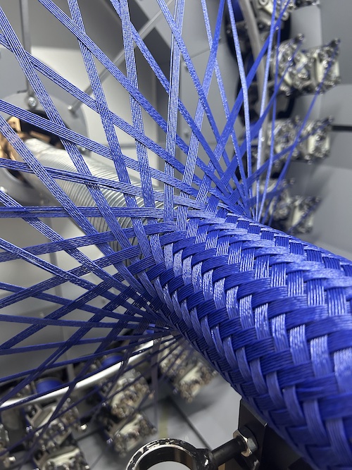 Braiding machine with blue yarn © 2025 Mayer & Cie.