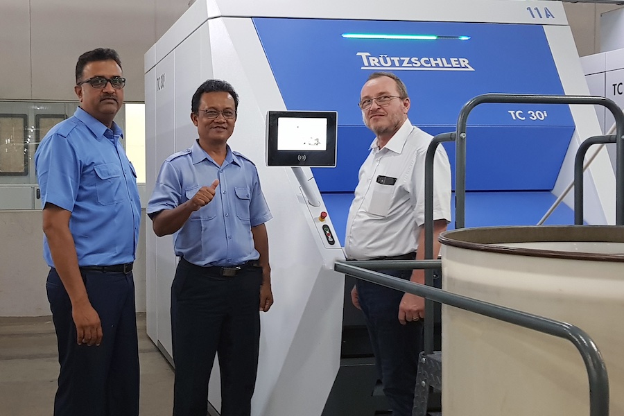 From left to right: Rajesh Pandiyan (Adviser Budi Texindo Prakarsa), Giyanto Miskun (Mill Manager Budi Texindo Prakarsa) and Hans Rütten (Area Manager Indonesia at Trützschler) © 2025 TRÜTZSCHLER
