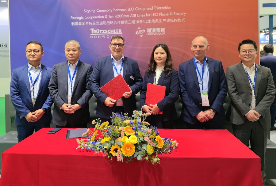 Representatives of Trützschler and Fujian Leo Group at the signing ceremony (from left to right) Mr. ZhengYu Hu, (Sales of Trützschler Textile Machinery (Jiaxing) Co., Ltd.)，<br />
Mr. WeiZhong  Zhu (Sales Director of Trützschler Textile Machinery (Jiaxing) Co., Ltd.), Mr. Matthias Schemken (Managing Director of Trützschler Nonwovens), Mrs. MeiLing Chen (Director of Procurement of Leo Group), Mr. Harald Schoepp(General Manager of Trützschler China), Mr. Weiping Zhang (Vice General Manager of Truetzschler Textile Machinery (Jiaxing) Co., Ltd.)<br />
 © 2026 Trützschler
