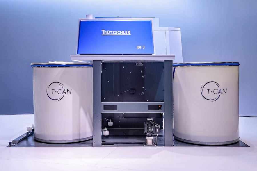 T-CAN is Trützschler’s new automation solution designed to revolutionize sliver<br />
transport in spinning preparation. © 2025 Trützschler