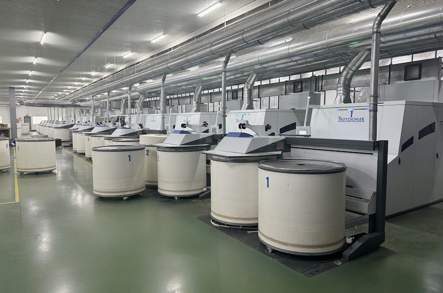 Traly operates numerous Trützschler carding machines. Recently, the TC 19i completed<br />
Tra Ly’s portfolio © 2025 Trützschler