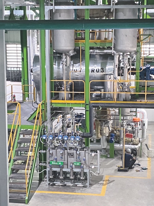 OBHE's homogenization technology stands for the thermomechanical recycling of processed post-industrial polyester waste. © 2025 Barmag